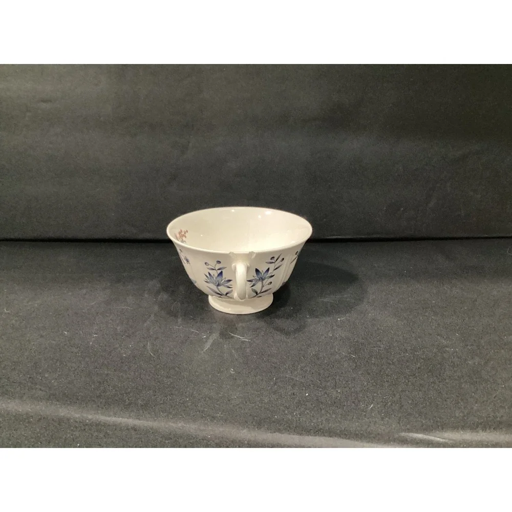 Wedgwood Williamsburg Potpourri NK510 Double-Handle Footed‎ Cream Soup Bowl *